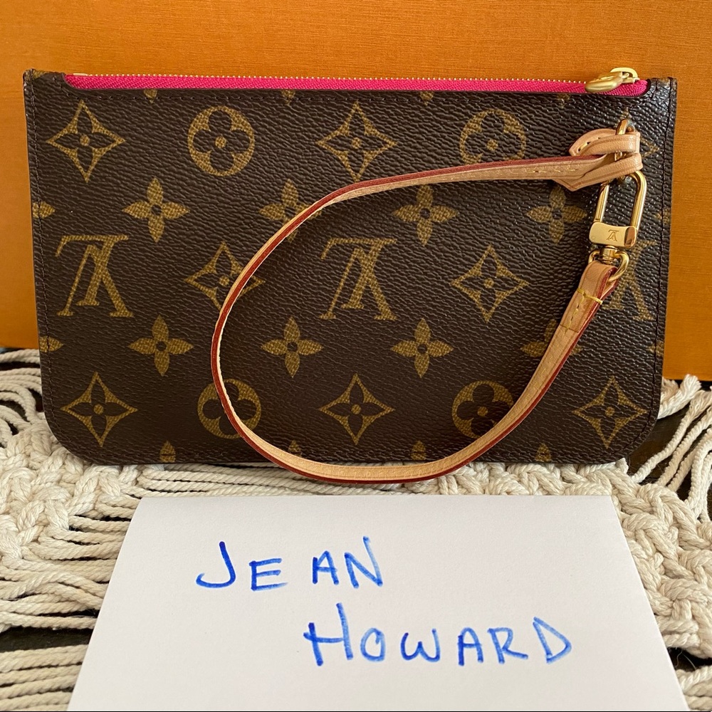 ❗️Sold❗️Neverfull PM Pouch - Picture 2 of 11